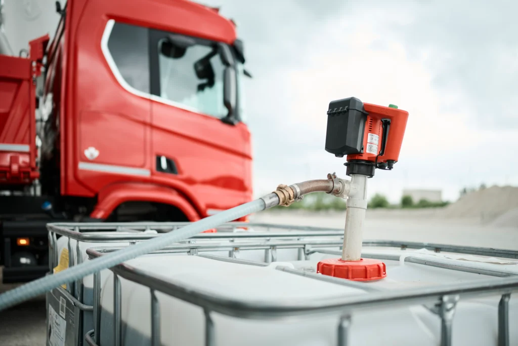 FBM 4100 battery motor in action with lorry in background